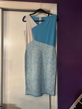D. Exterior Italian Designer Sleeveless Blue & White Patterned Bodycon Dress